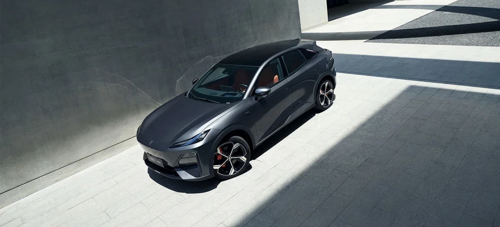 Faros delanteros y traseros full LED con encendido automatico y luz de circulacion diurna DRL LED.