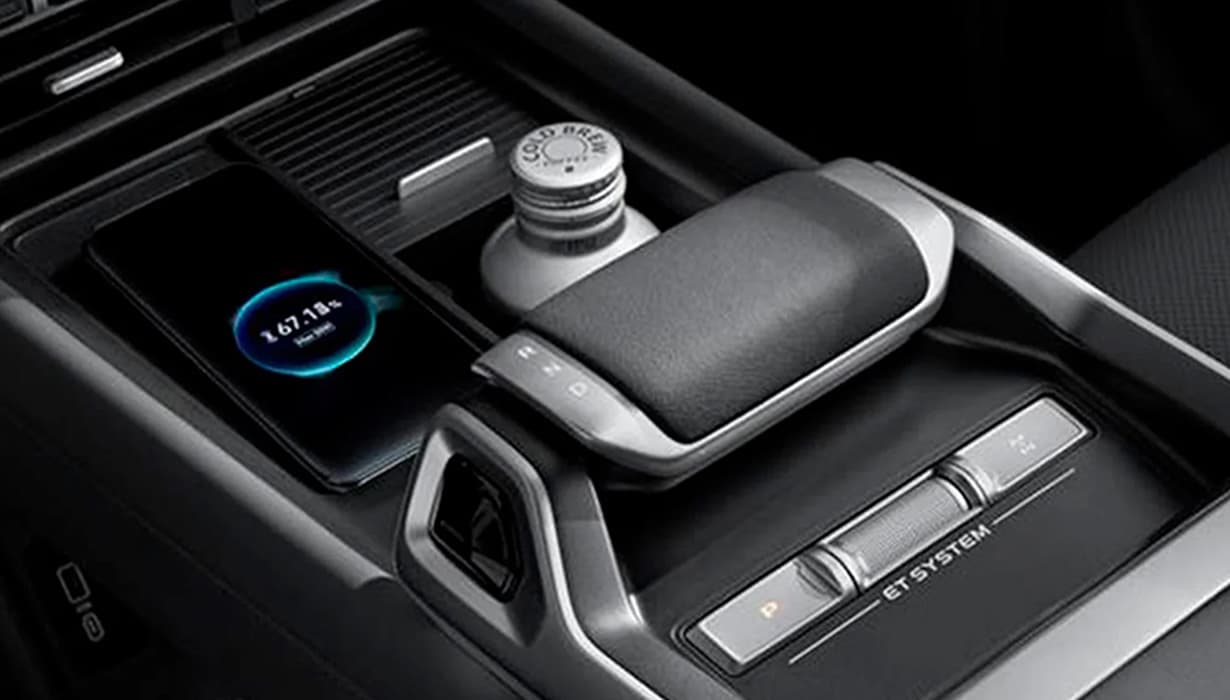 Cargador de telefono inalambrico de carga rapida de 50W.