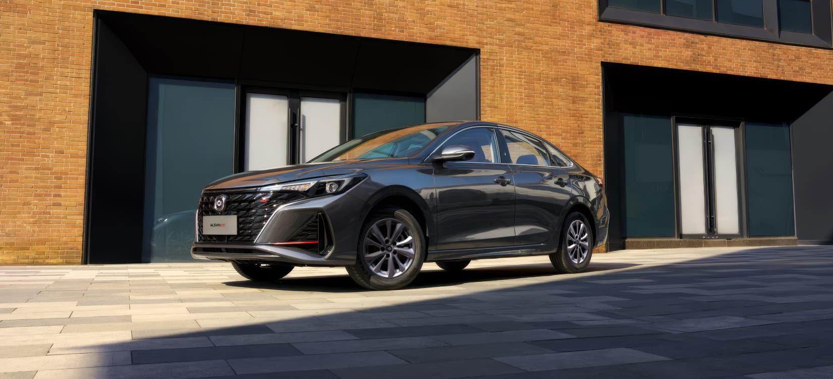 Motor 1.5L con 101 HP y 106 Lb-ft. Transmision manual de 5 velocidades o automatica de doble embrague de 7 velocidades (DCT).