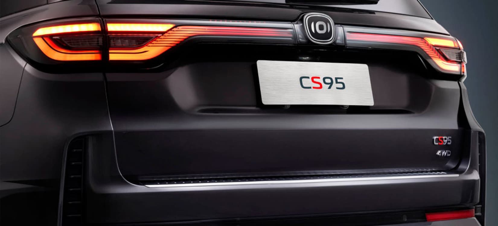 Cajuela con apertura electrica "Hands Free".