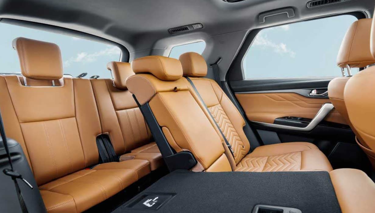 Asientos de 2a fila abatible 60/40.