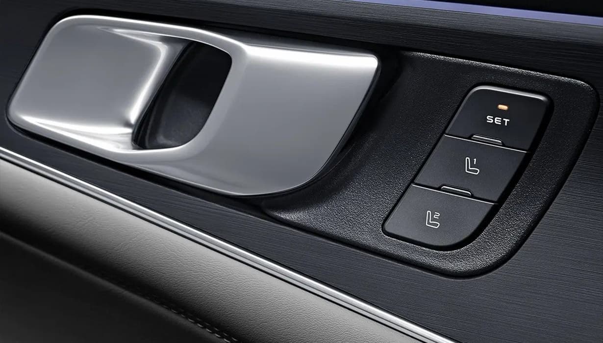 Asientos delanteros y traseros calefactables.