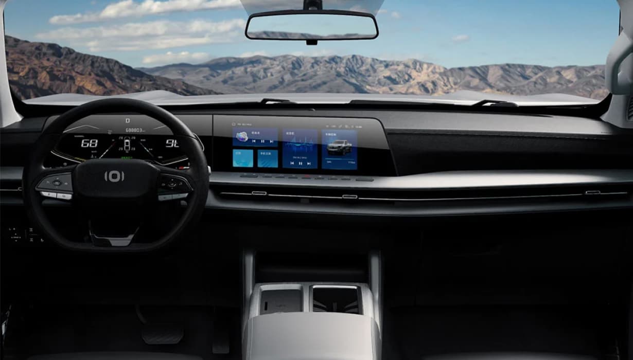 Panel de instrumentos de 7.5" LCD a color y pantalla de infoentretenimiento a color de 12.3".