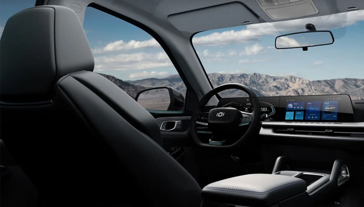 Asiento del conductor con ajuste electrico de 6 posiciones y asiento del copiloto con ajuste electrico de 4 posiciones.