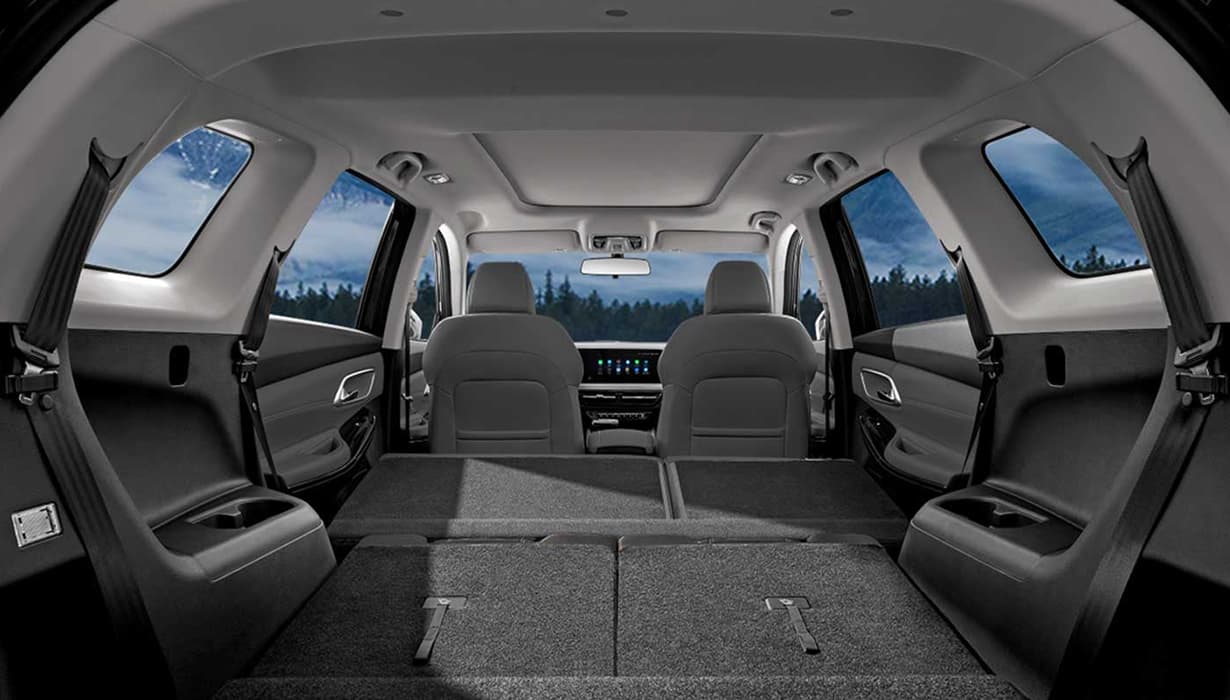 Asientos de segunda fila abatibles 60/40.